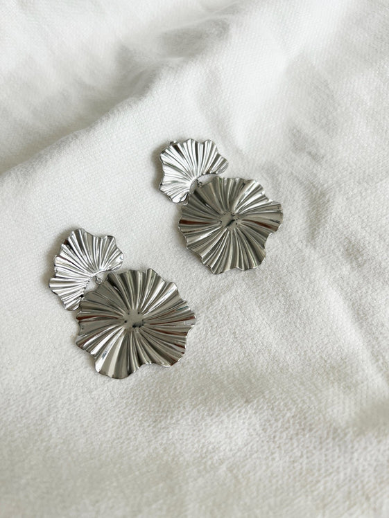 Silvery Vica Earrings