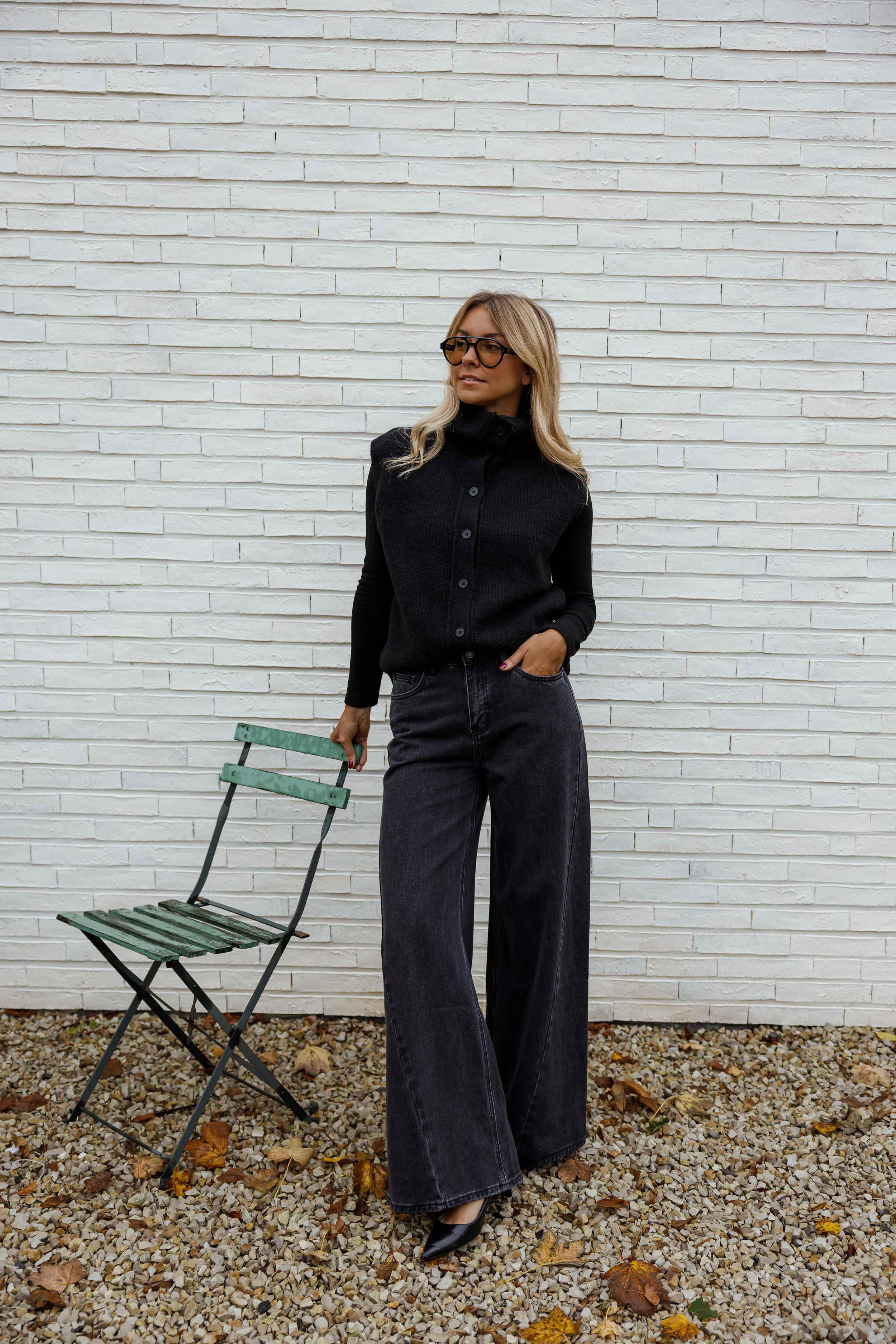 Black Dores Cardigan