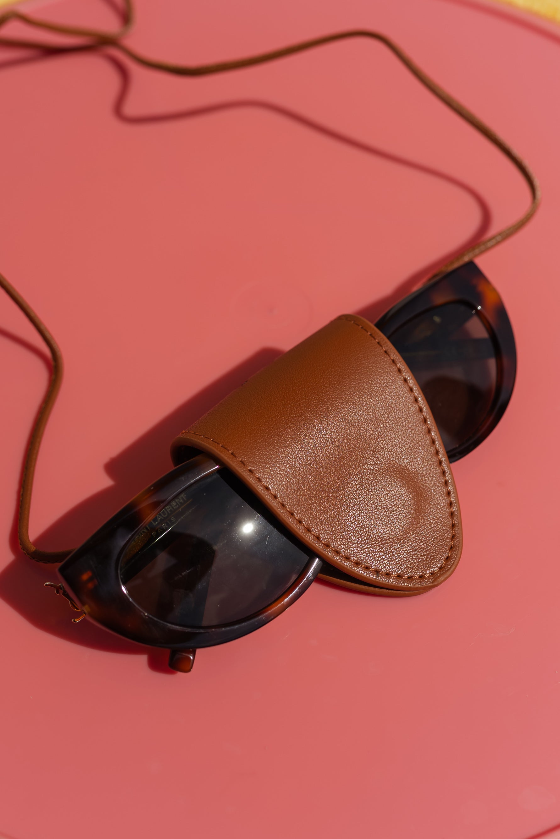 Camel Pavo Glasses Holder