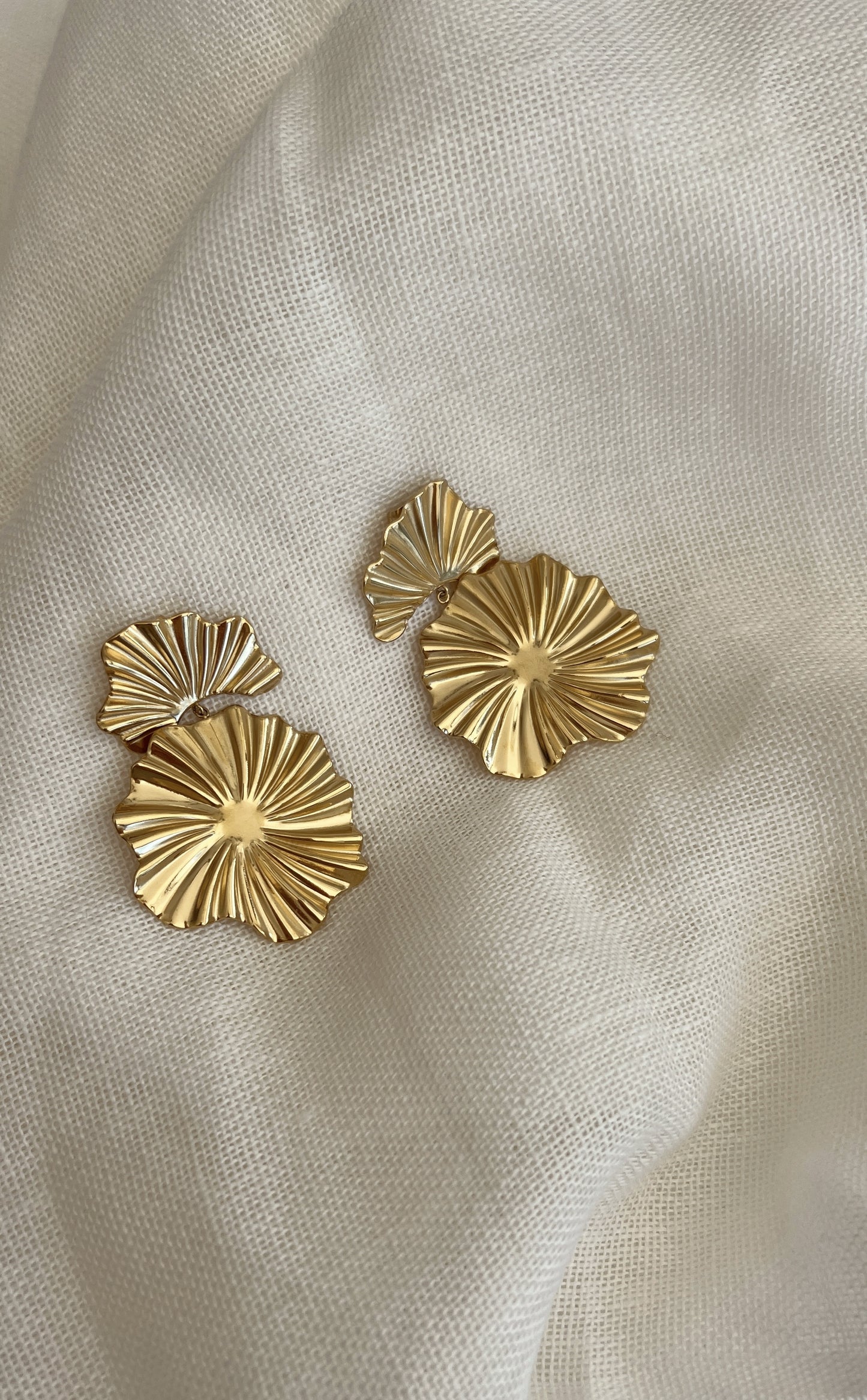 Golden Vica Earrings